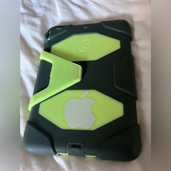 Apple | iPad Mini with Case - Picture 3 of 9